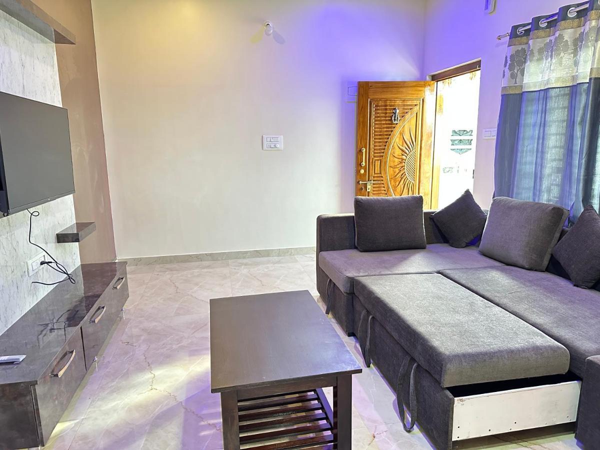 Anthara Service Apartments Belur  Bagian luar foto